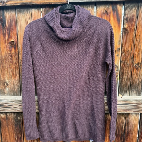 Patagonia Sweaters - Women's Patagonia Capilene Air Hoody Baselayer